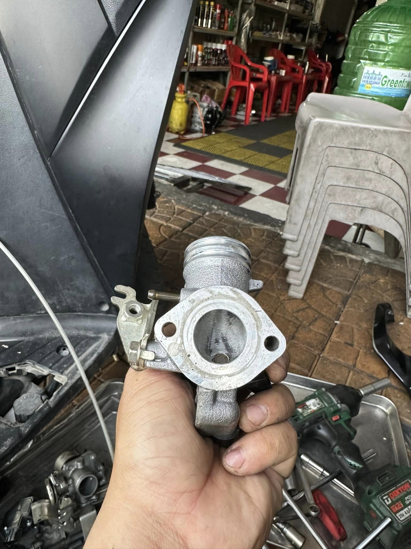 Dung dịch vệ sinh bình xăng con VesLee