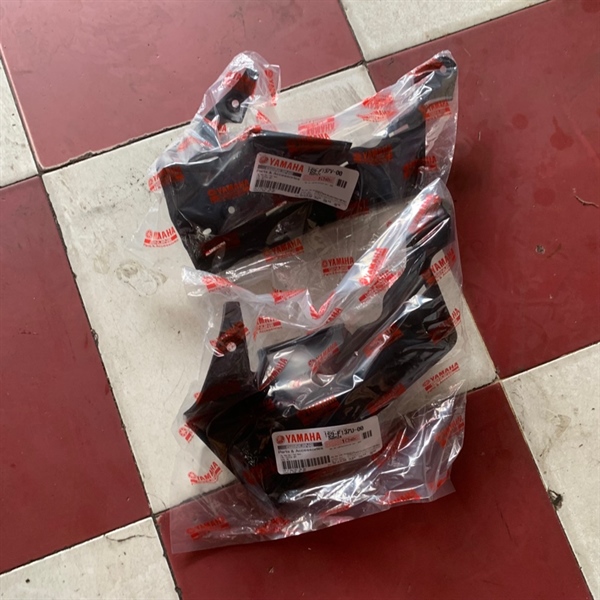 Mỏ cày Exciter 135 4 số phải 1S9-F137U-00/ Trái 1S9-F137V-00