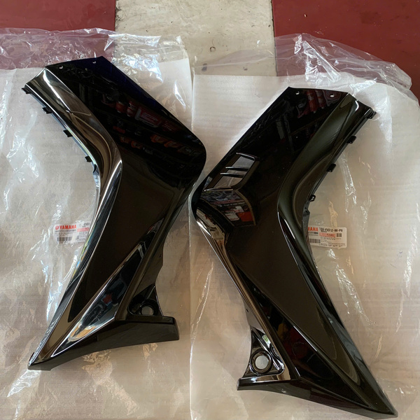 Yếm cánh gà Exciter 135 4 số Trái 1S9-F8311-00 / phải 1S9-F8312-00