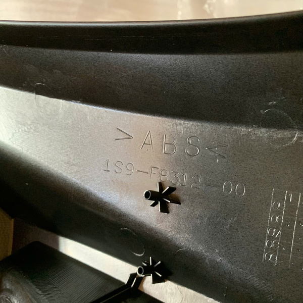 Yếm cánh gà Exciter 135 4 số Trái 1S9-F8311-00 / phải 1S9-F8312-00