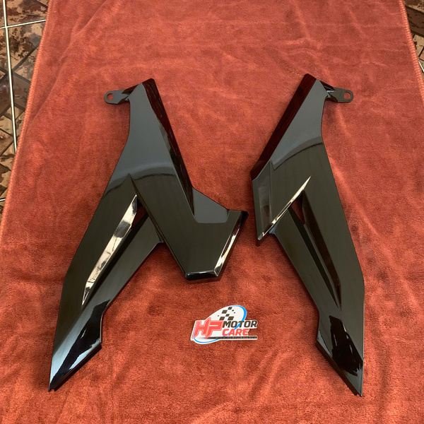 Nắp cốp Exciter 150 Trái/Phải 2ND-F1711-00/ 2NDF1721-00-P4