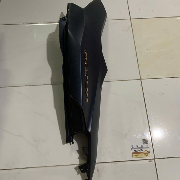 Ốp sườn sau Vario 125 Phải 83500-K2V-N300 / Trái 125 83600-K2V-N300