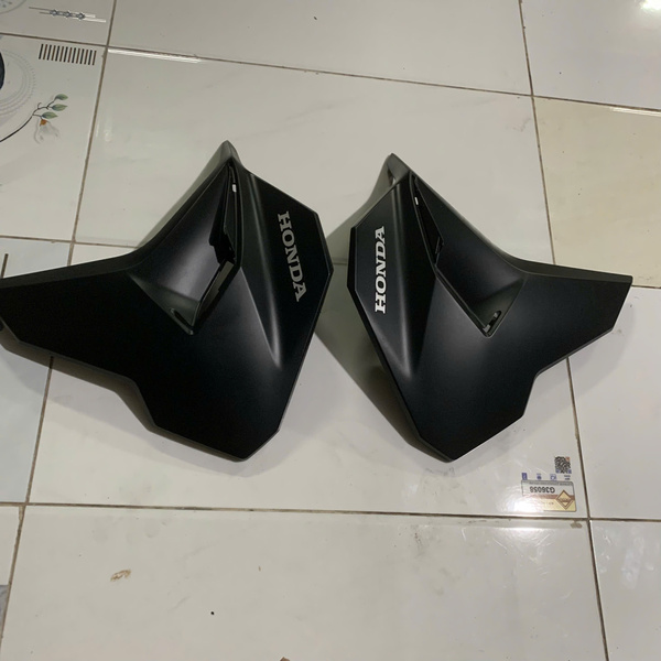 Cánh gà/ Yếm trước Vario 125 Phải 64501-K2V-N300/ Trái 64601-K2V-N300