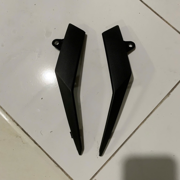 Nẹp đao nhỏ/ nẹp yếm Vario 125 Phải 64320-K2V-N300 / trái 64420-K2V-N300