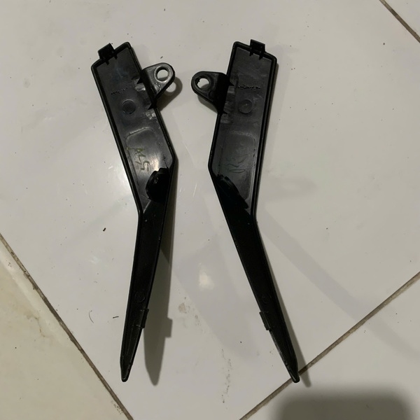 Nẹp đao nhỏ/ nẹp yếm Vario 125 Phải 64320-K2V-N300 / trái 64420-K2V-N300