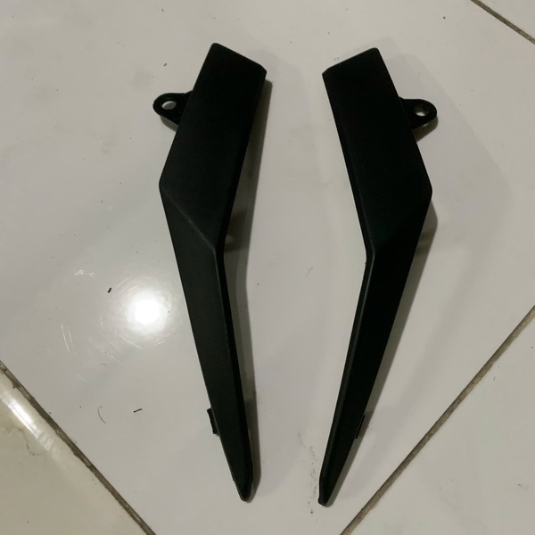 Nẹp đao nhỏ/ nẹp yếm Vario 125 Phải 64320-K2V-N300 / trái 64420-K2V-N300