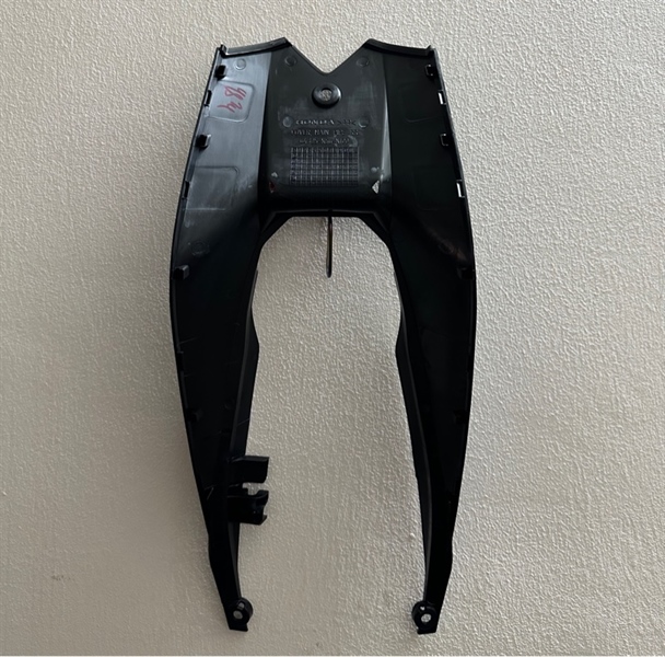 Ốp chữ U dưới yên Winner V1
