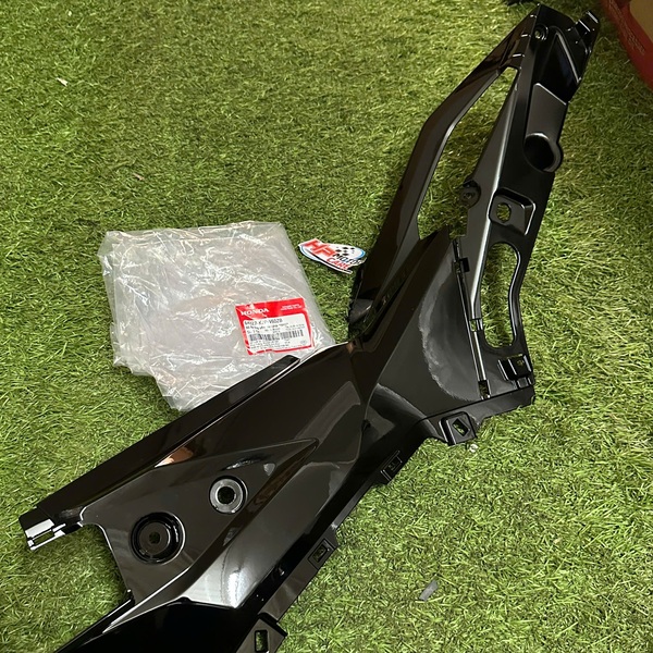 Bộ ốp ống yếm sau Winner X V3 Phải/ Trái 64328-K2P-V60z/64327-K2P-V60Z