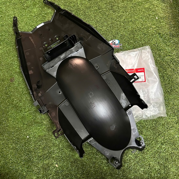 Chắn bùn B sau/ Lót sườn dưới bình xăng Winner X V3 80150-K2P-V60