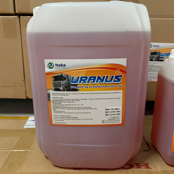 Dung dịch rửa xe không chạm URANUS (xe tải) (1 lít)