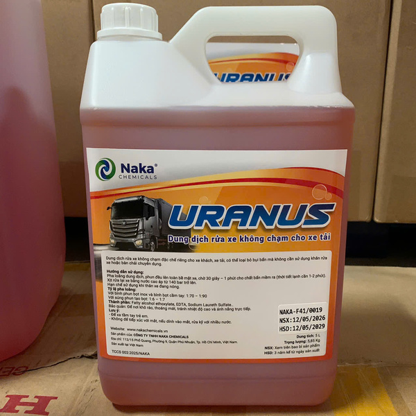 Dung dịch rửa xe không chạm URANUS (xe tải) (1 lít)