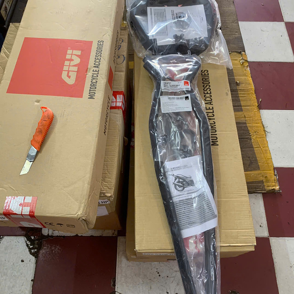 Baga sau NVX/Aerox 155 Givi SRX(S)-NVX/AEROX