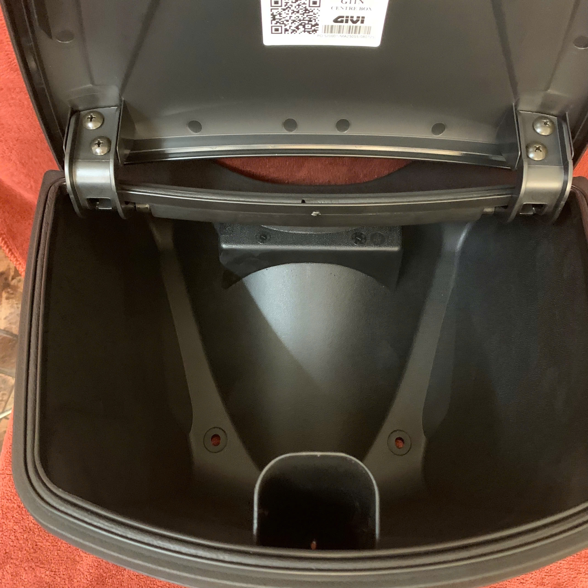 Thùng giữa Givi G11N