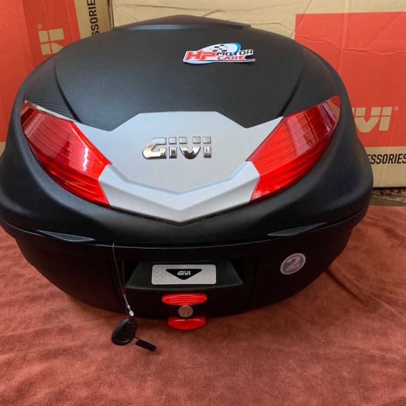 Thùng sau Givi 36 LÍT B360N (phản quang đỏ)