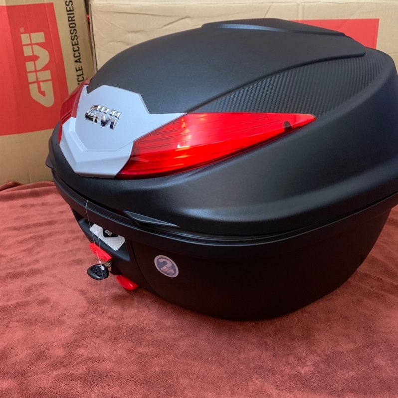 Thùng sau Givi 36 LÍT B360N (phản quang đỏ)