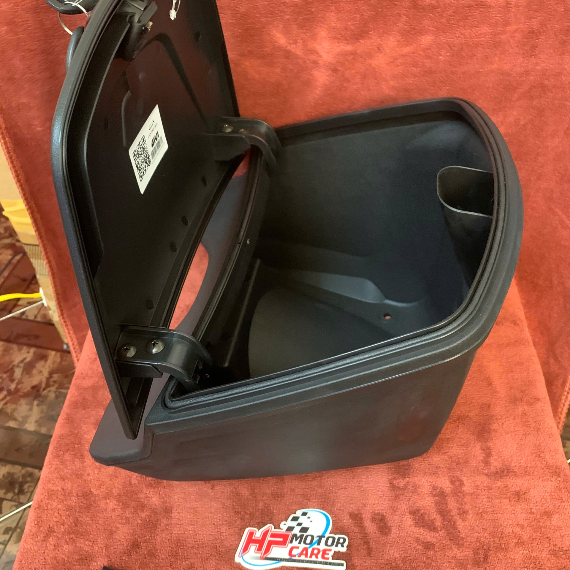 Thùng giữa Givi 11 lít G11N