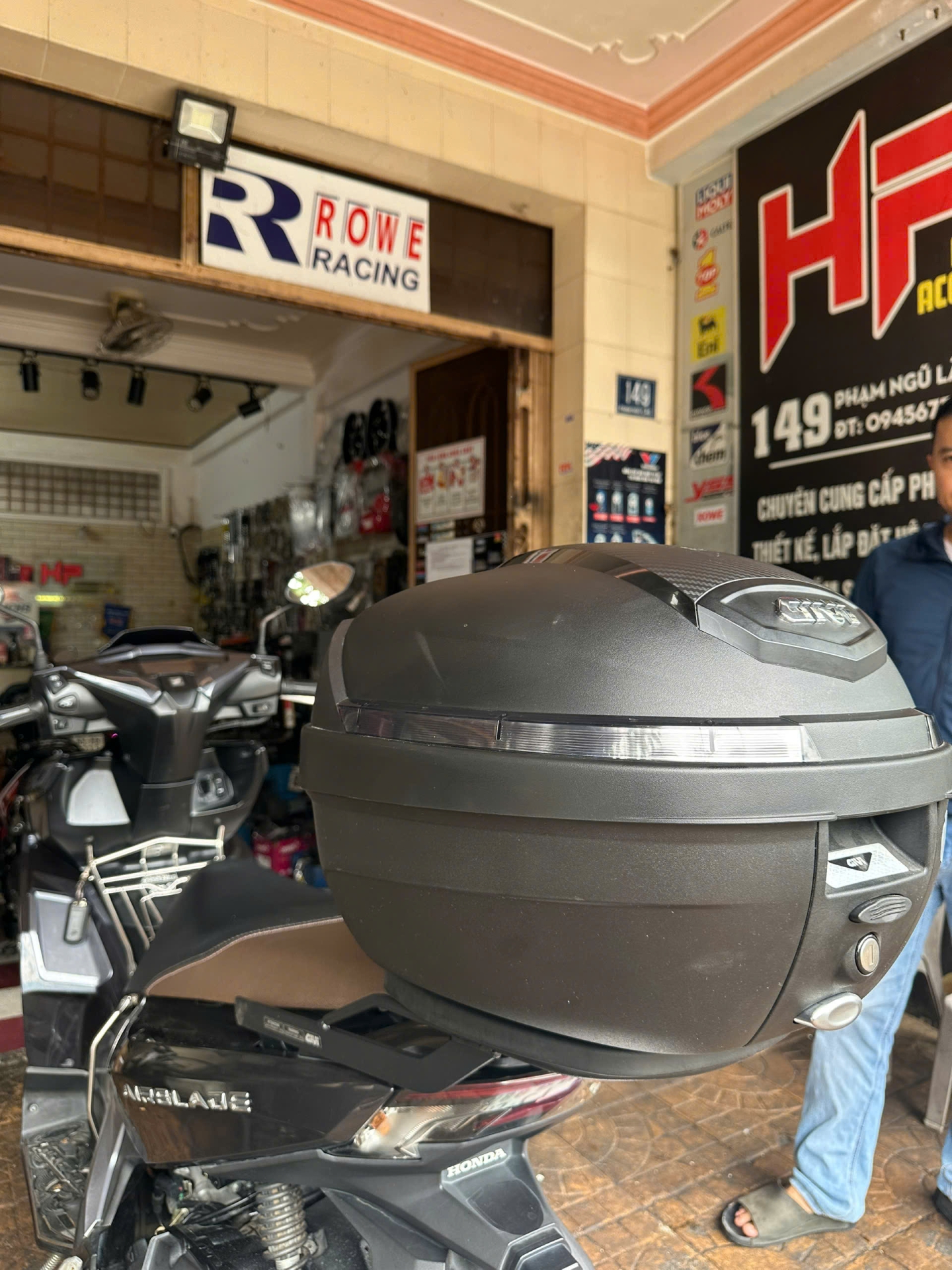 Thùng sau Givi 27 lít B270N