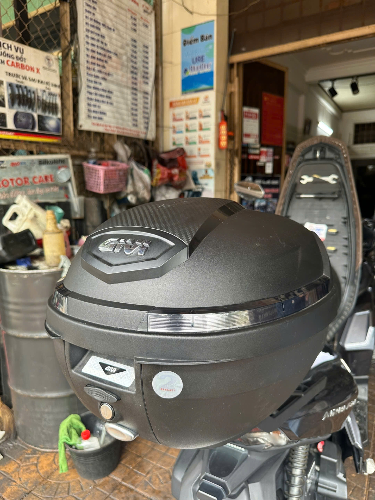 Thùng sau Givi 27 lít B270N