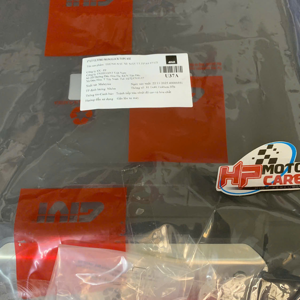 Thùng sau Givi Ultimo 37 lít U37A màu đen