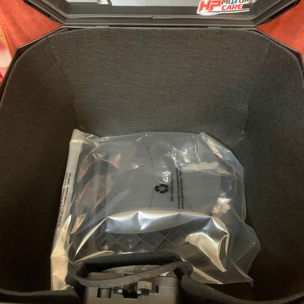 Thùng sau Givi Ultimo 37 lít U37A màu đen