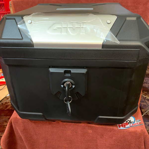 Thùng sau Givi Ultimo 37 lít U37A màu đen