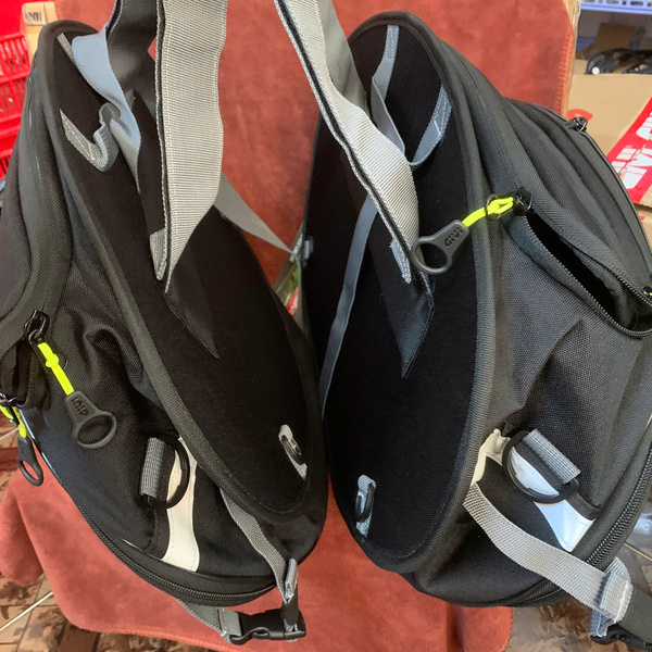 Túi gắn bên hông 40 Lít Givi EA100B