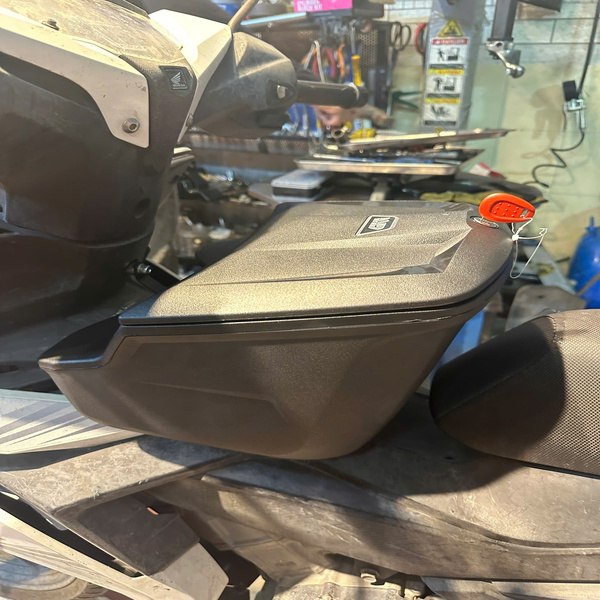 Thùng giữa Givi G11N