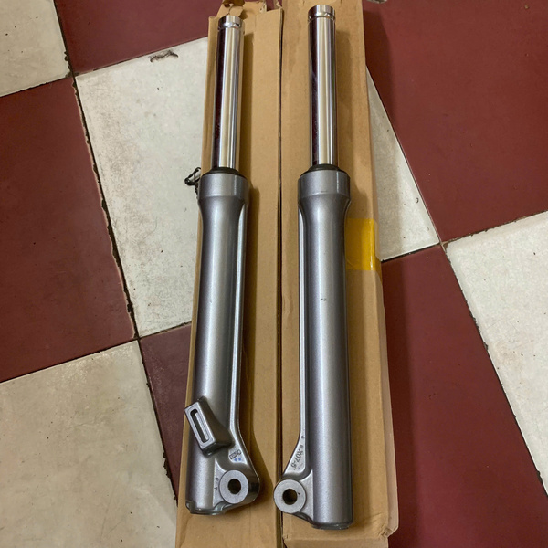 Phuộc trước Sirius thắng đùm 2006-2010 TRái B6A-F3102-1000/ Phải B6A-F3103-1000