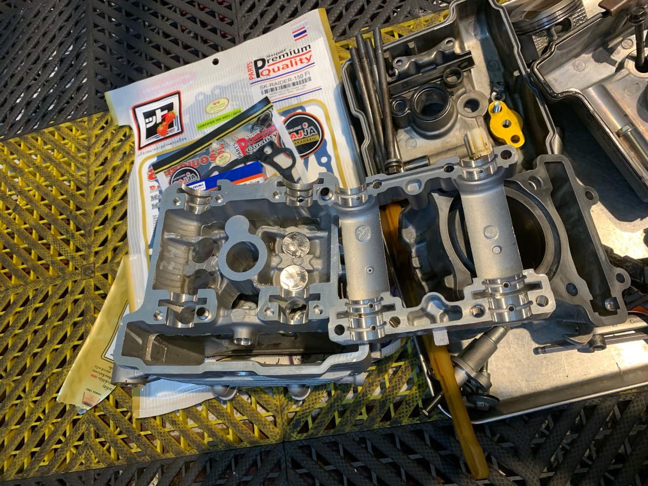 Vỏ đầu bò Satria Raider 11100-12K00-000 chính hãng