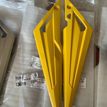 Ốp lườn cốp Exciter 135 4 số Trái 1S9-F1711-00/ Phải 1S9-F1721-00