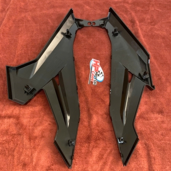 Nắp cốp Exciter 150 Trái/Phải 2ND-F1711-00/ 2NDF1721-00-P4