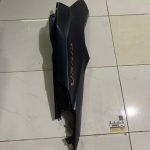 Ốp sườn sau Vario 125 Phải 83500-K2V-N300 / Trái 125 83600-K2V-N300