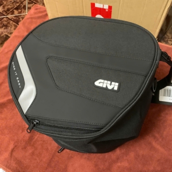 Túi gắn bụng trước xe máy Givi Easy-T 15 20 lít (28x33x25cm)