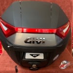 Thùng sau Givi 30 Lít C30N (phản quang đỏ)