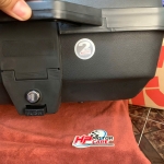 Thùng sau màu đen không đèn 39 Lít Givi E20n(CLA)