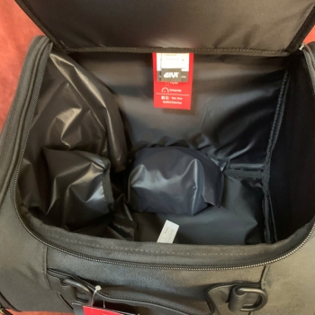 Túi gắn bụng giữa 23 lít Givi EA136B