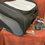 Túi gắn bụng giữa 23 lít Givi EA136B