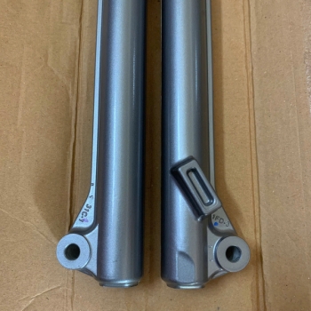 Phuộc trước Sirius thắng đùm 2006-2010 TRái B6A-F3102-1000/ Phải B6A-F3103-1000