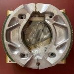 Bố thắng đùm lớn Yamaha SAJJA (mã Fino)