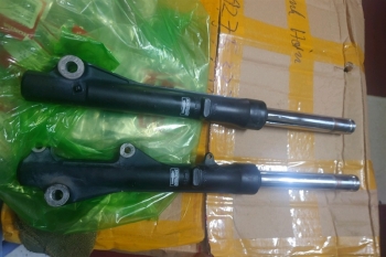 Phuộc trước Vario Trái 51500-KZR-600/ Phải 51400-KZR-600